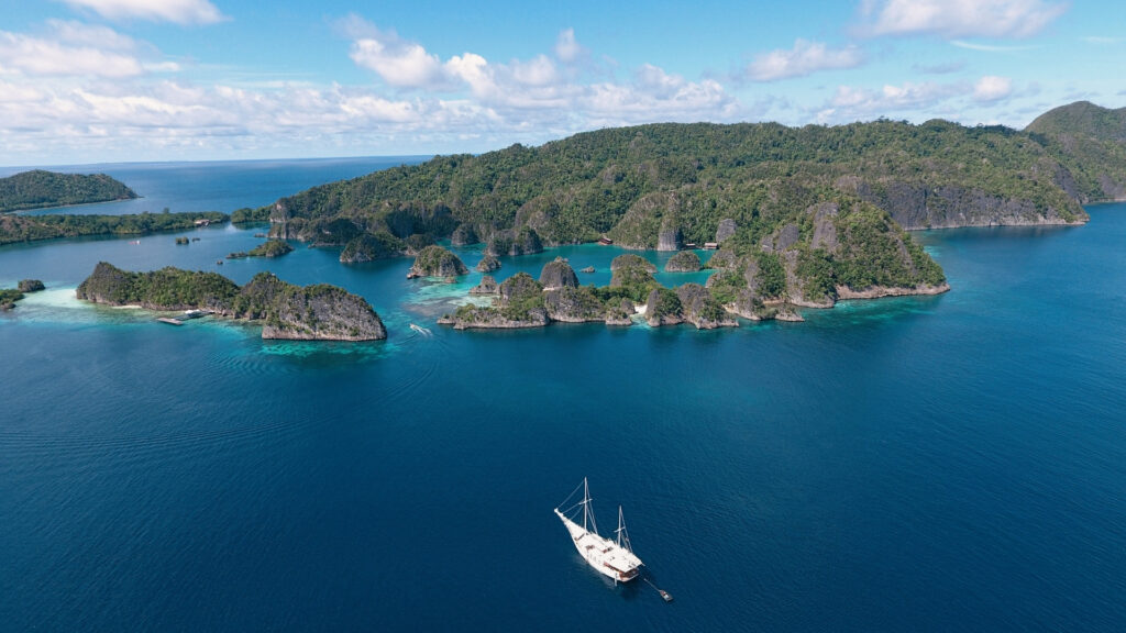 Raja Ampat View with Teman Liveaboard Cruise