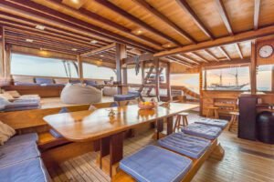 This is image of the dining lounge in temanboat's yacht