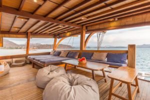 This is image of the lounge in temanboat's yacht