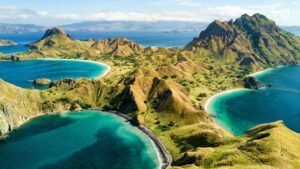 Luxury dive cruise in Komodo National Park
