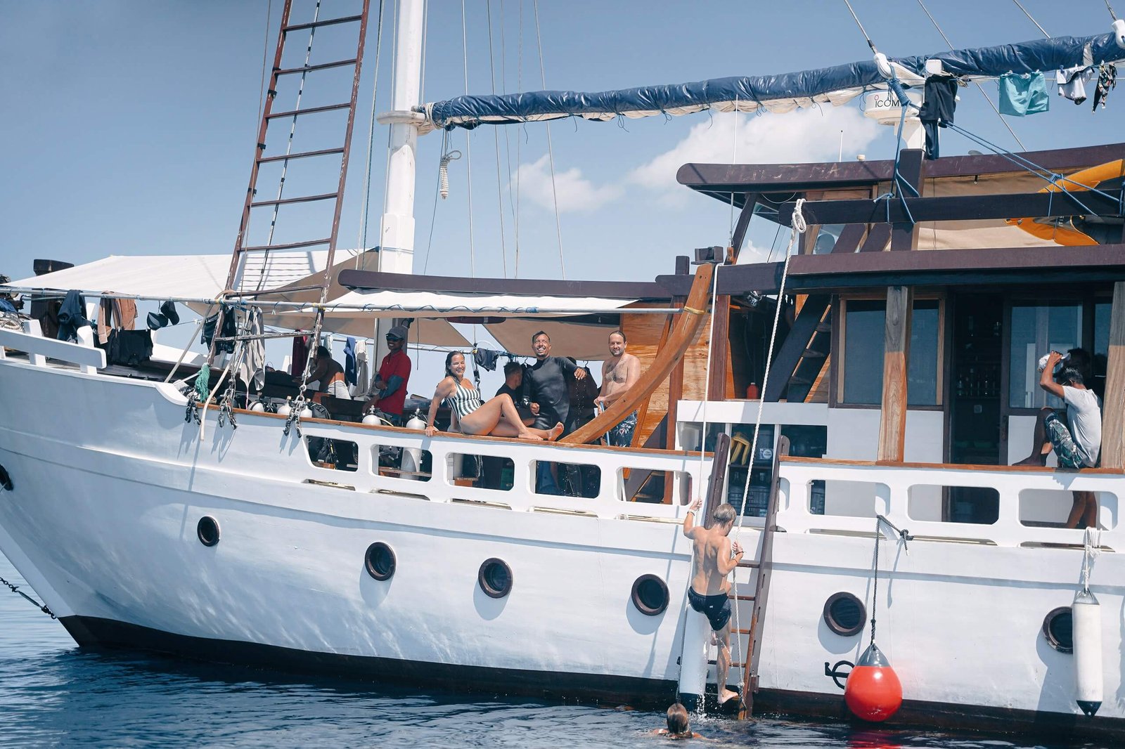 Guests on the Teman boat