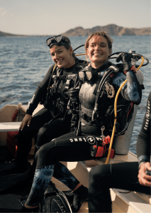 two-female-divers-smiling