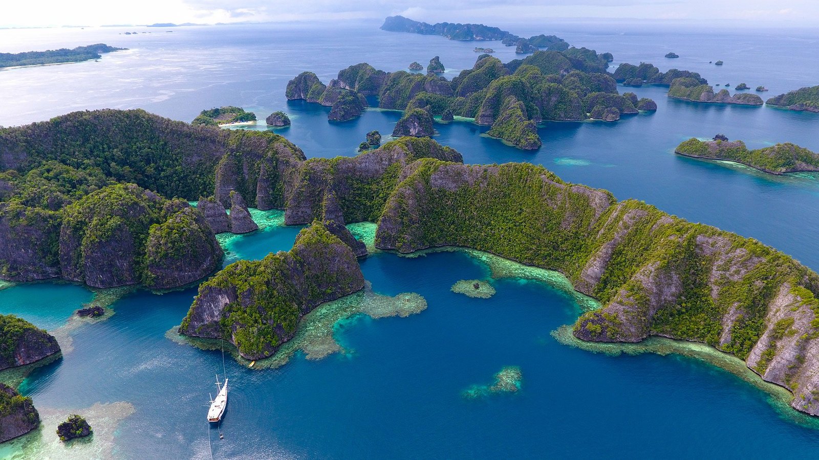 Banda Sea Teman Liveaboard Banda Sea Teman Liveaboard