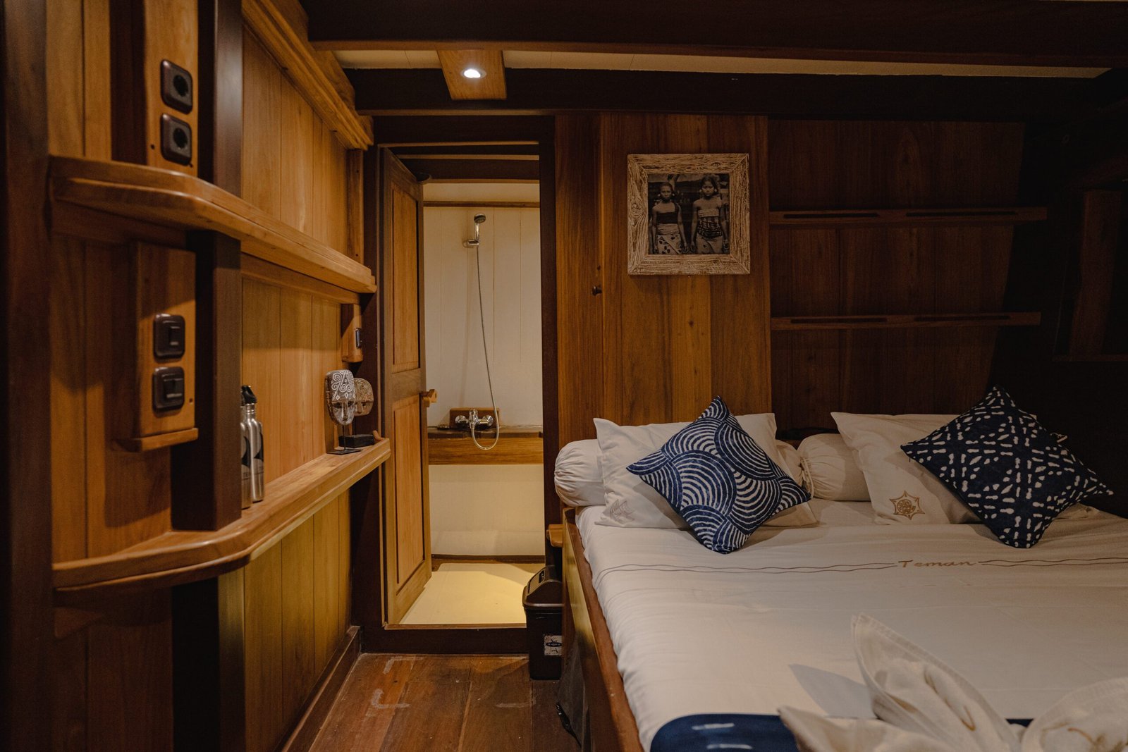 Ensuite cabin aboard Teman Liveaboard